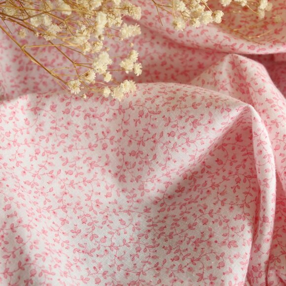 Vintage Fabric Scrap, Pink Floral VInes Cotton 46" x 46" Square, Fat Quarter - Picture 10 of 10